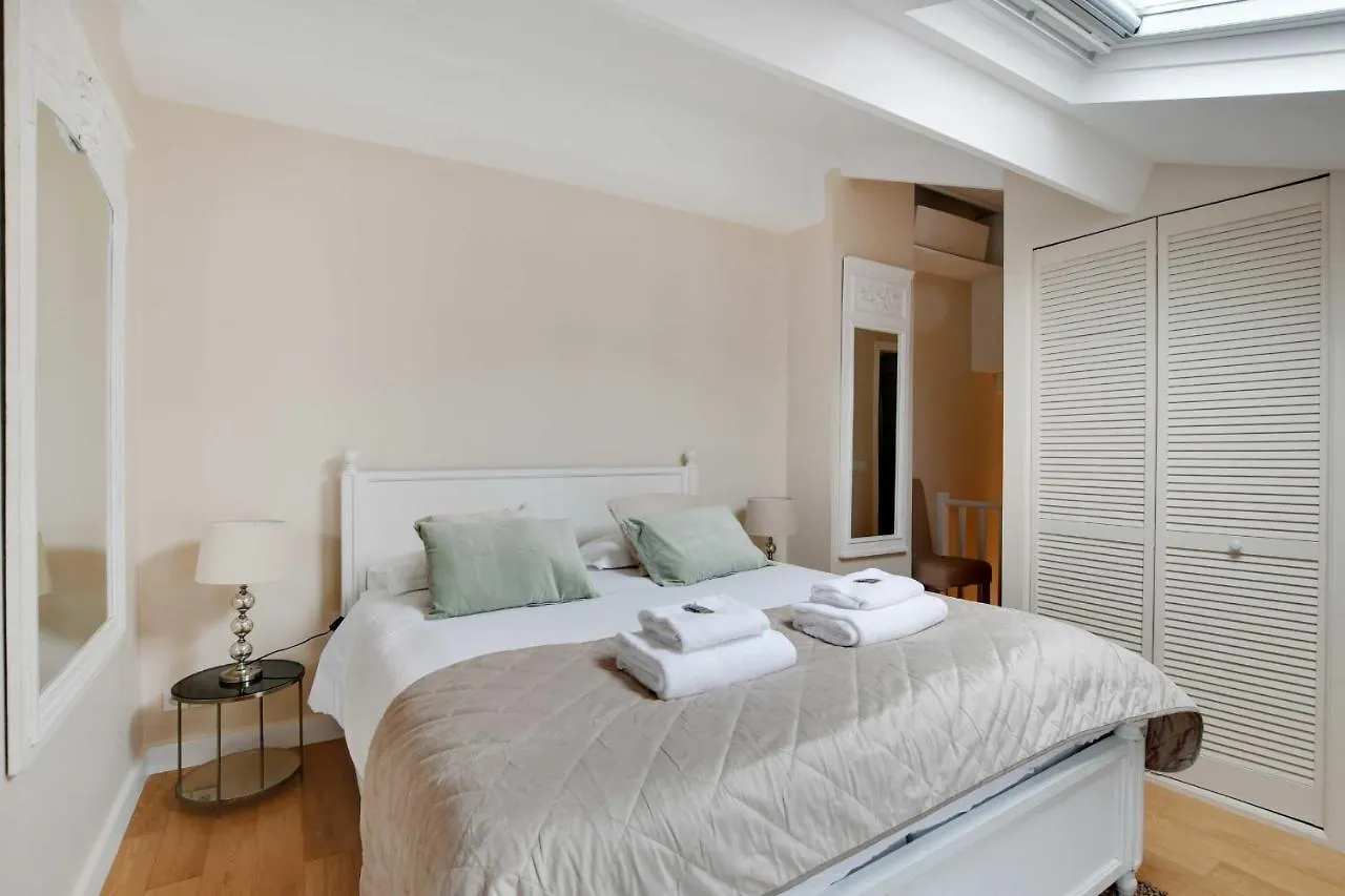 Amazing Duplex 4p- Louvre Museum Apartment *
